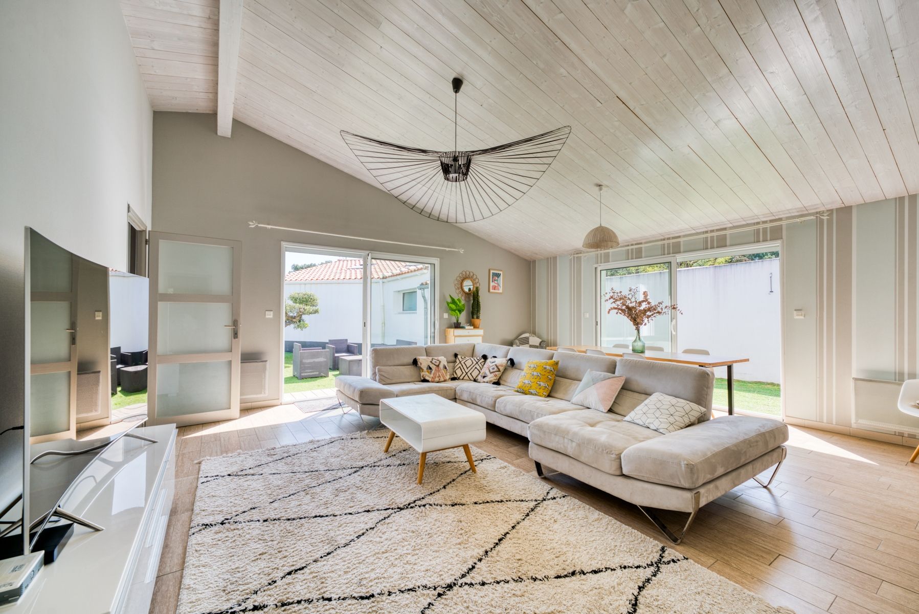 prestigious house 9 Rooms for sale on RIVEDOUX PLAGE (17940)