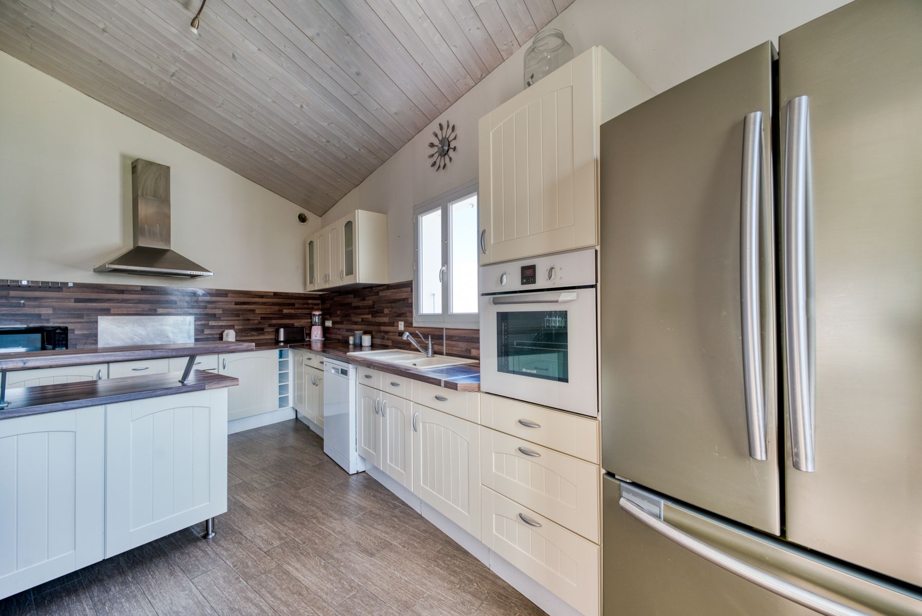 prestigious house 9 Rooms for sale on RIVEDOUX PLAGE (17940)