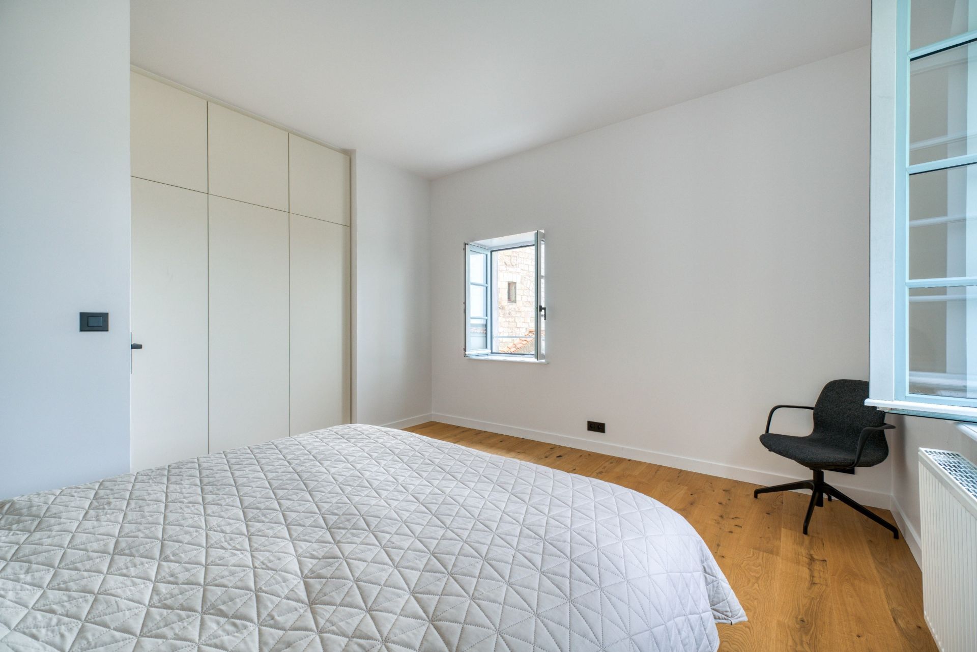 prestigious apartment 3 Rooms for sale on LA ROCHELLE (17000)