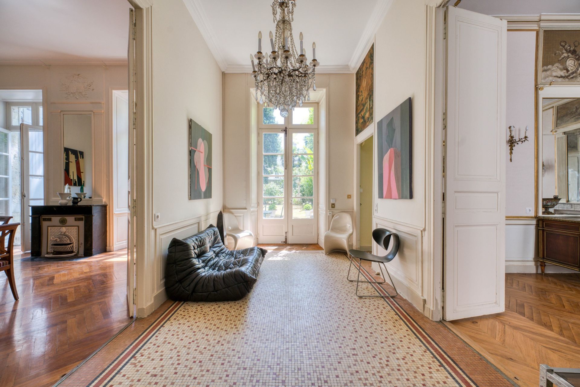prestigious apartment 8 Rooms for sale on LA ROCHELLE (17000)