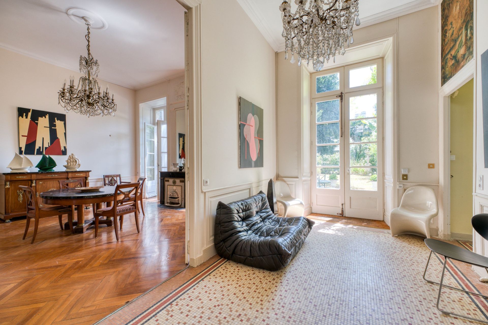prestigious apartment 8 Rooms for sale on LA ROCHELLE (17000)