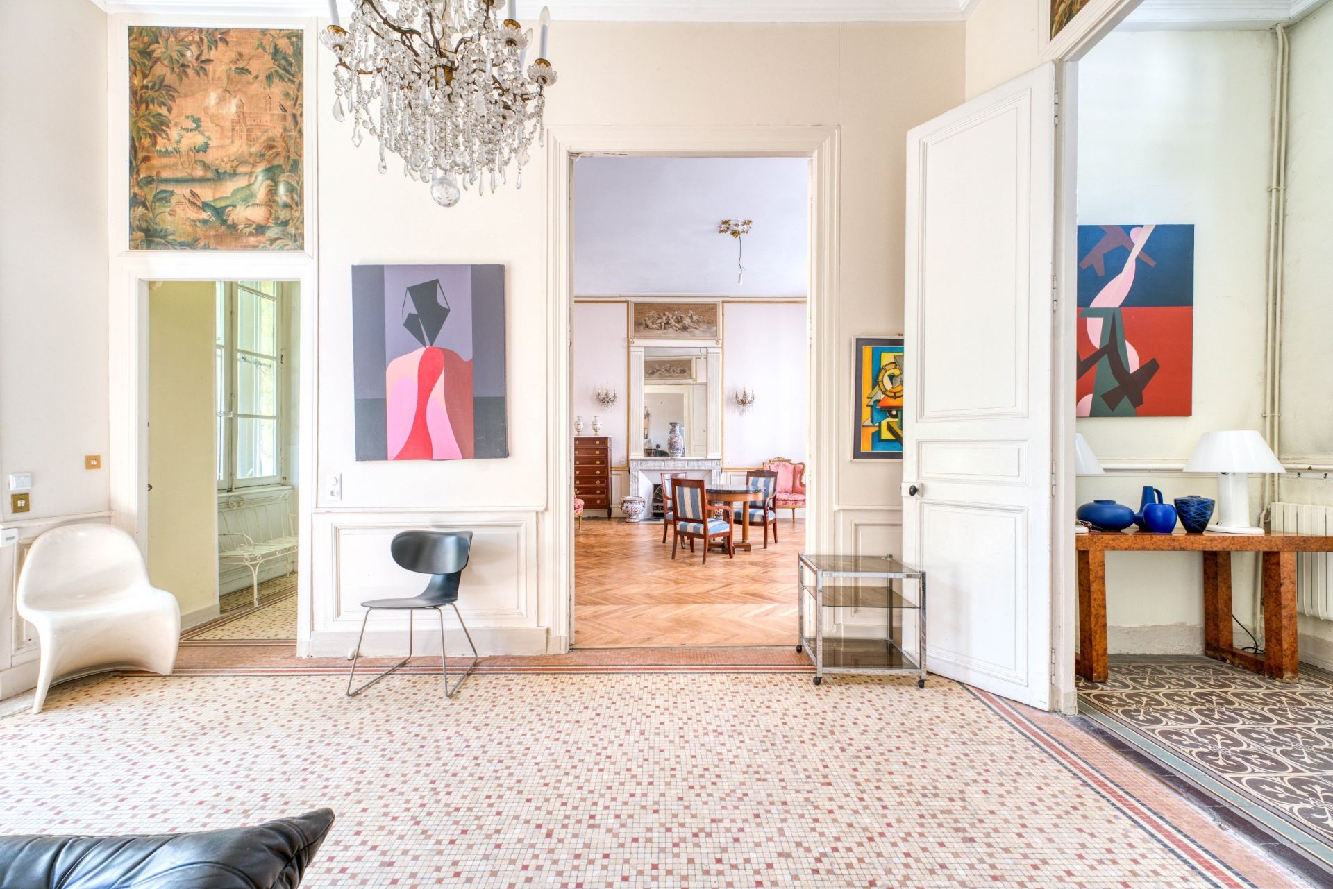 prestigious apartment 8 Rooms for sale on LA ROCHELLE (17000)