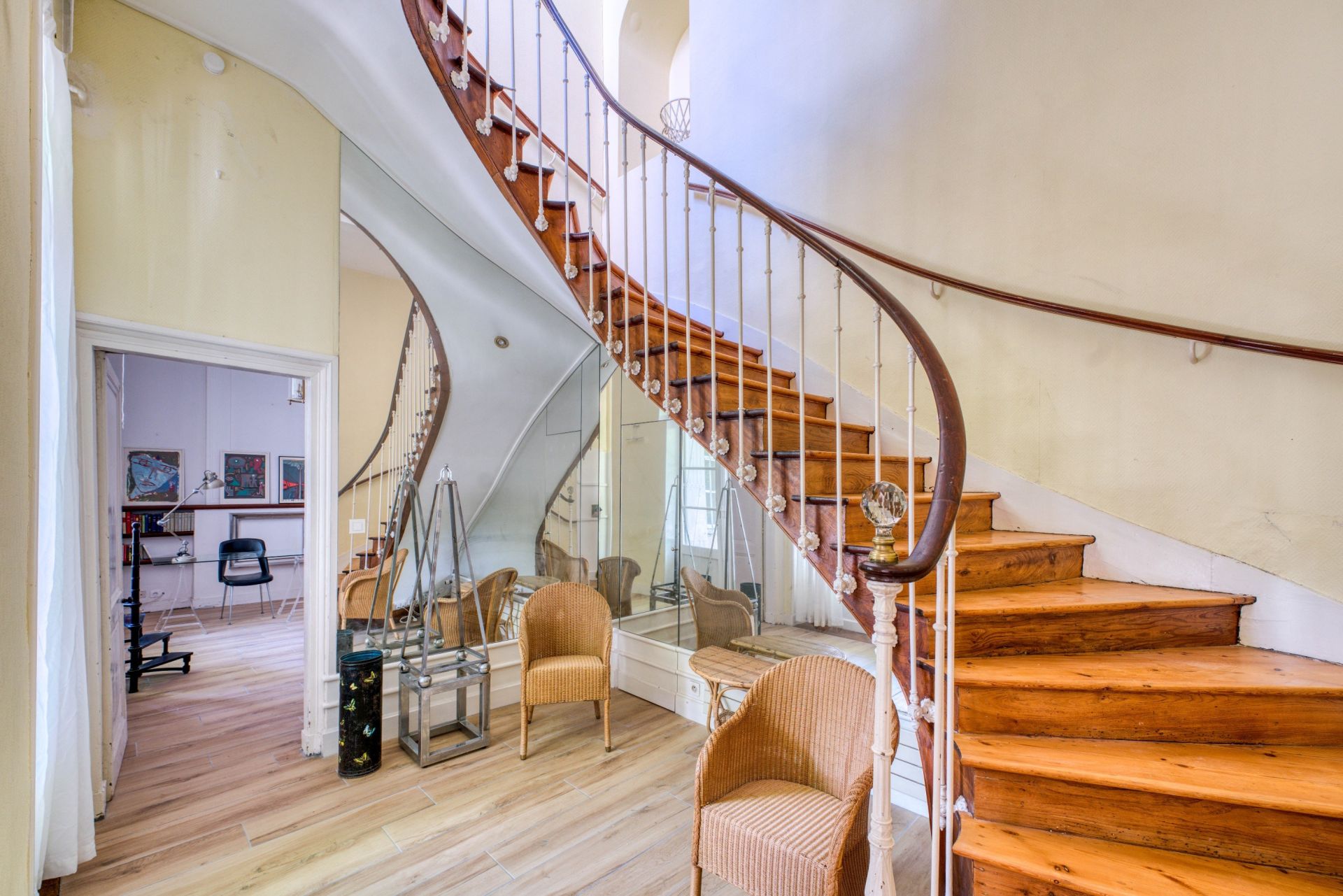 prestigious apartment 8 Rooms for sale on LA ROCHELLE (17000)