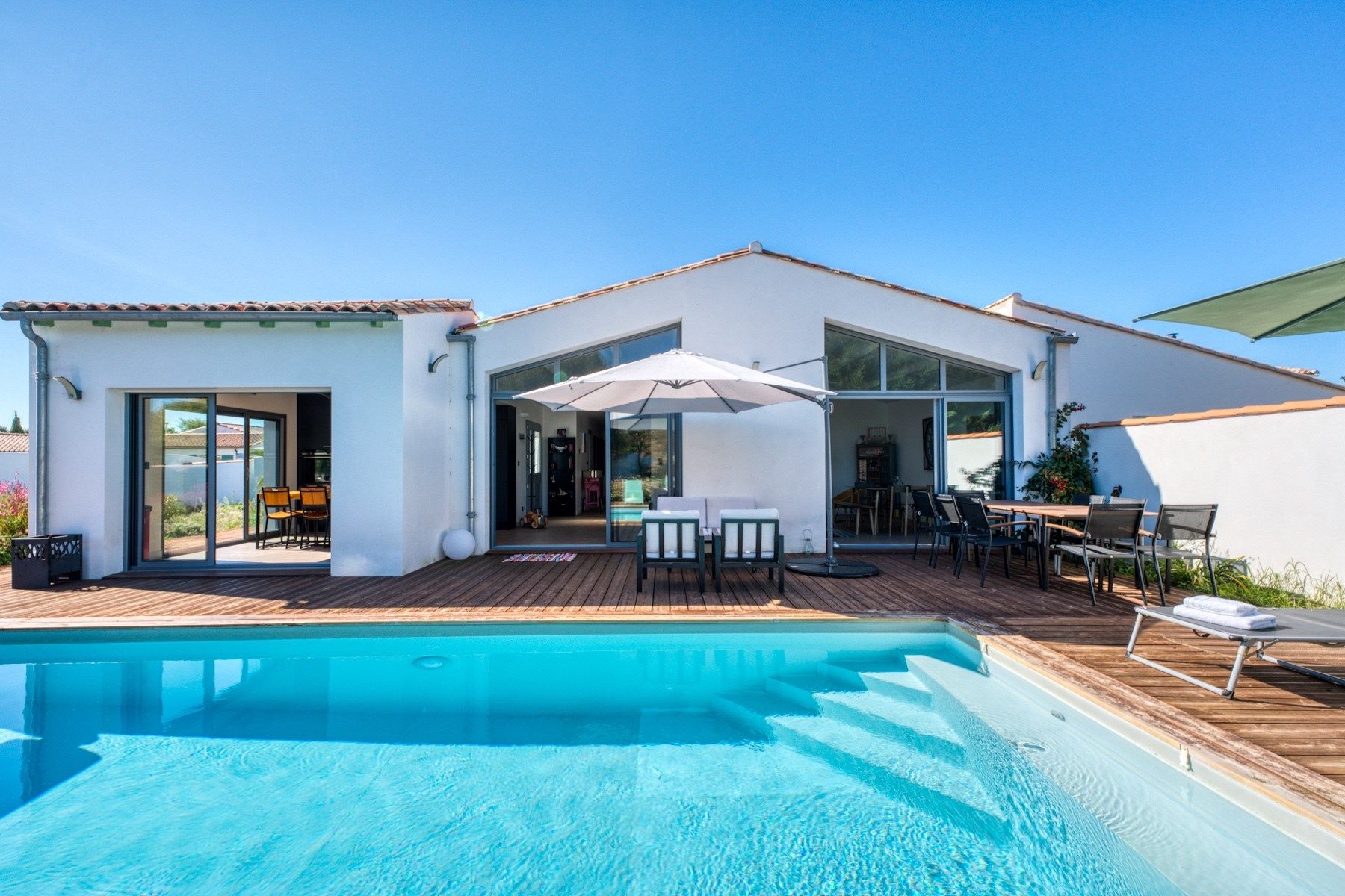 prestigious house 6 Rooms for sale on LA COUARDE SUR MER (17670)