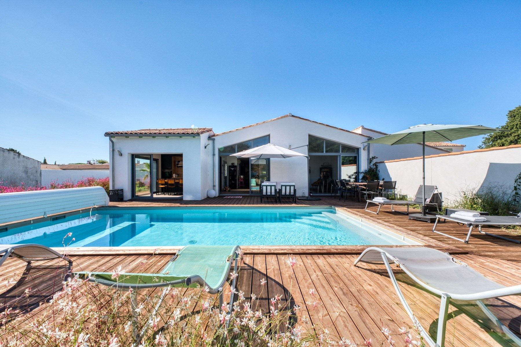prestigious house 6 Rooms for sale on LA COUARDE SUR MER (17670)