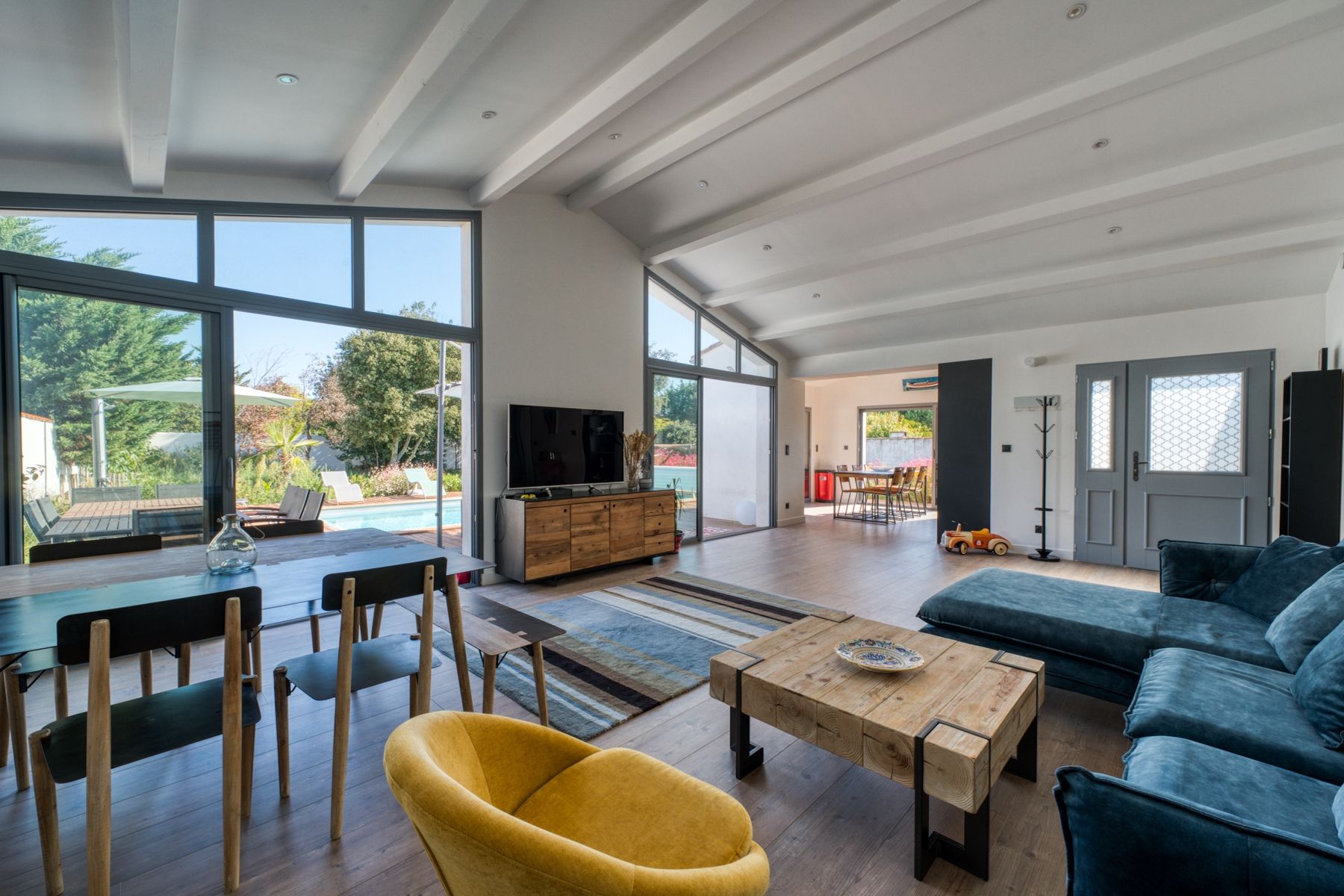 prestigious house 6 Rooms for sale on LA COUARDE SUR MER (17670)