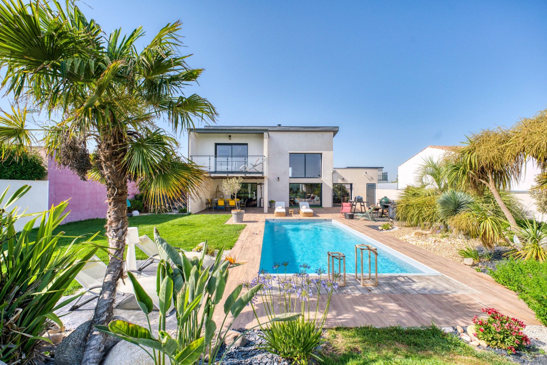 prestigious house 10 Rooms for sale on LA ROCHELLE (17000)