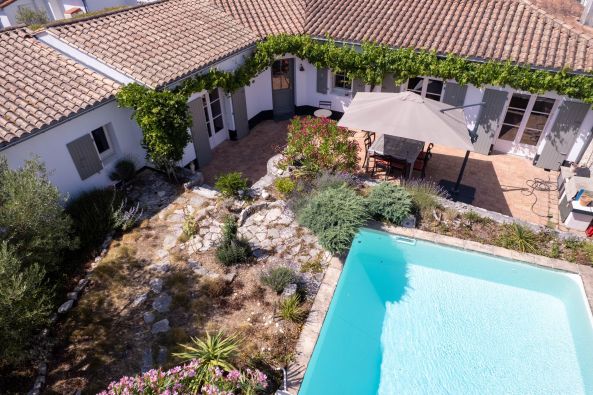 Sale Prestigious house Le Bois-Plage-en-Ré 8&nbsp;Rooms 200&nbsp;m²