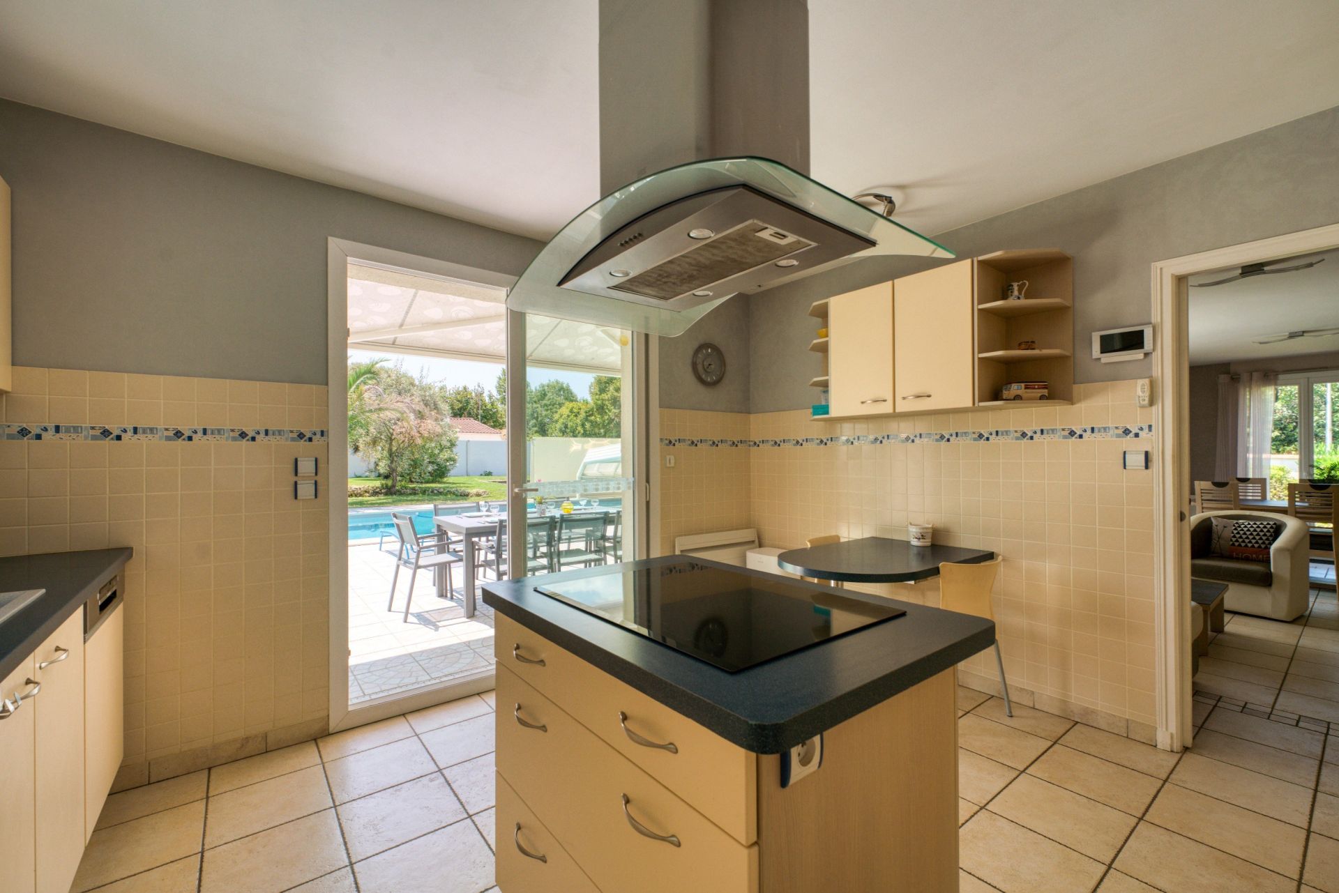 maison de prestige 8 Pièces en vente sur L HOUMEAU (17137)
