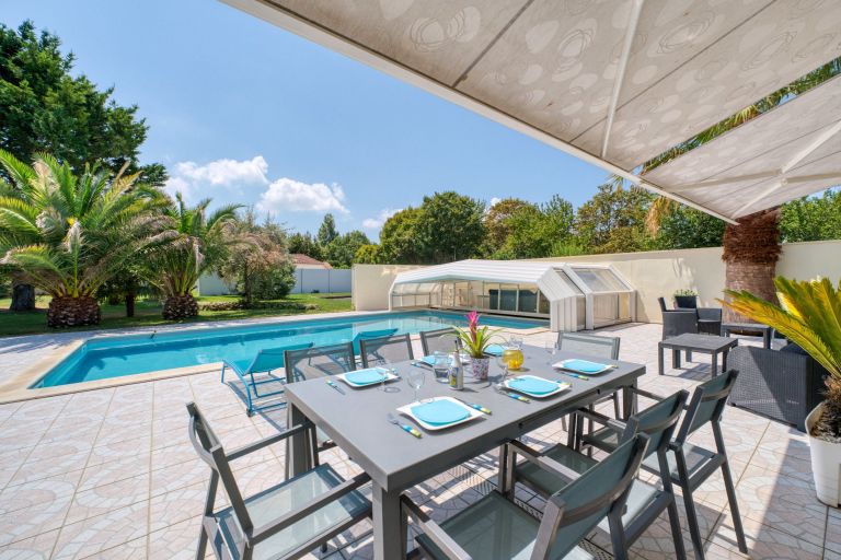 maison de prestige 8 Pièces en vente sur L HOUMEAU (17137)