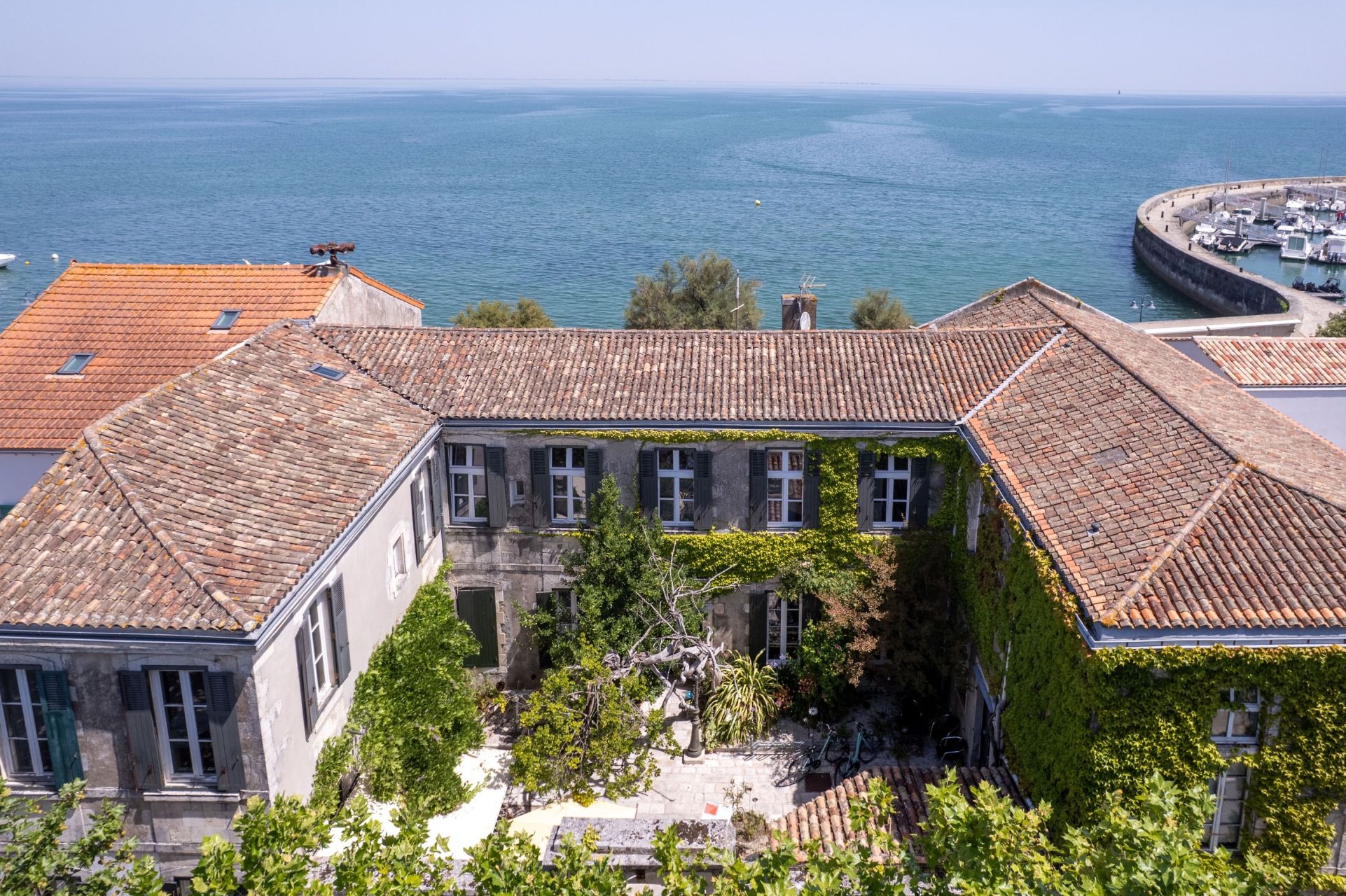 immeuble de prestige en vente sur LA FLOTTE (17630)