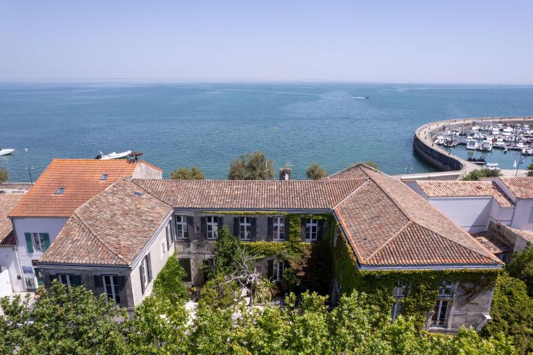 immeuble de prestige en vente sur LA FLOTTE (17630)