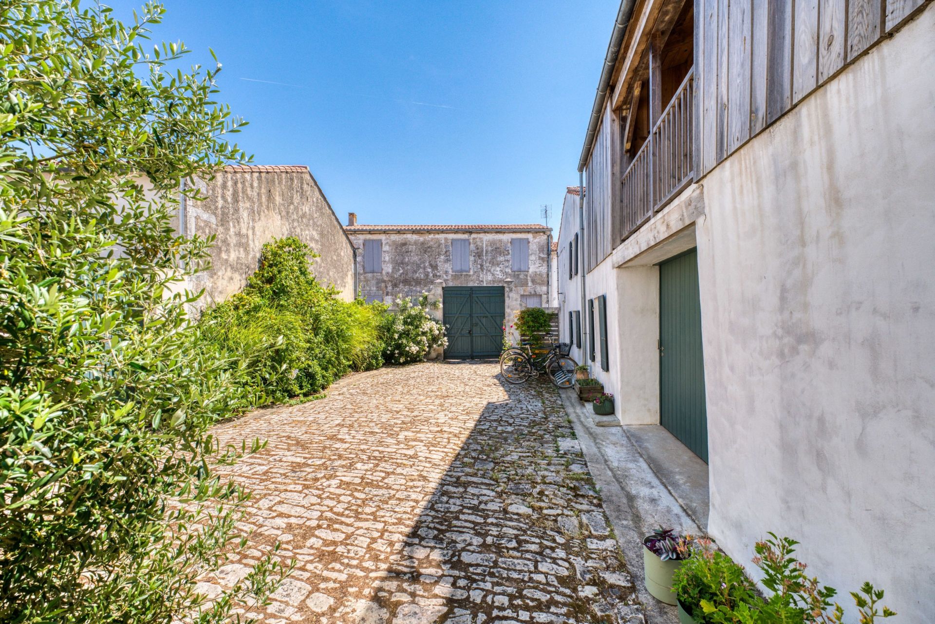 prestigious house 7 Rooms for sale on STE MARIE DE RE (17740)