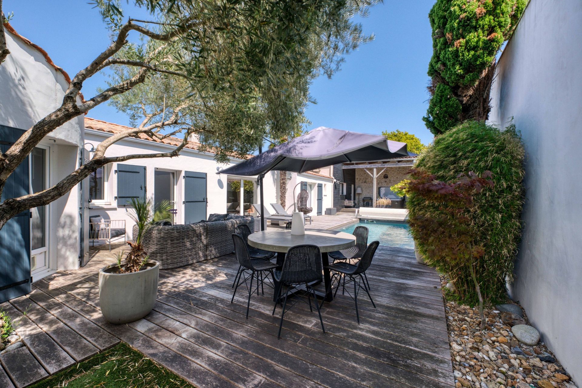 prestigious house 5 Rooms for sale on PUILBOREAU (17138)