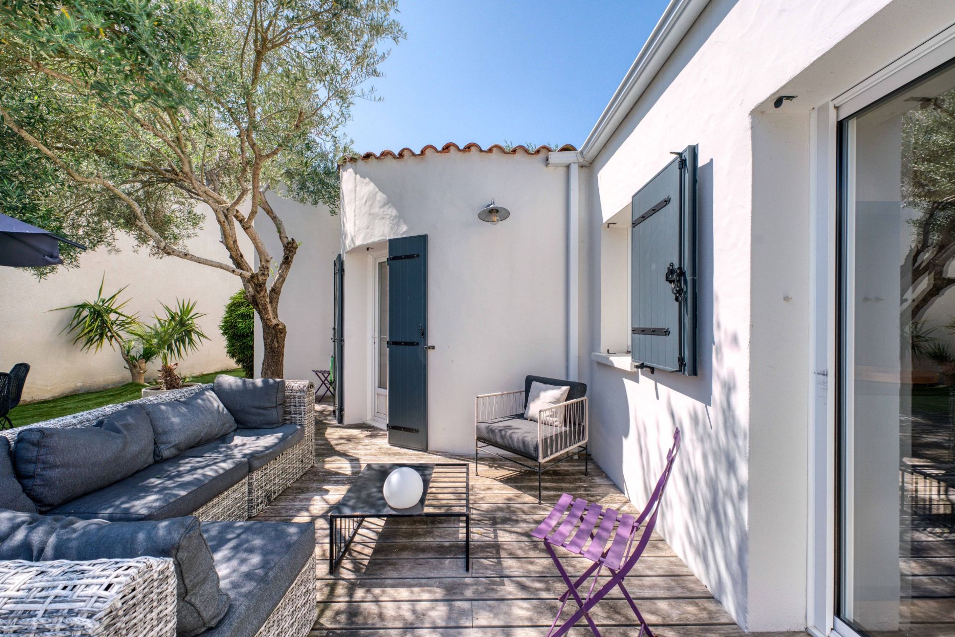 prestigious house 5 Rooms for sale on PUILBOREAU (17138)