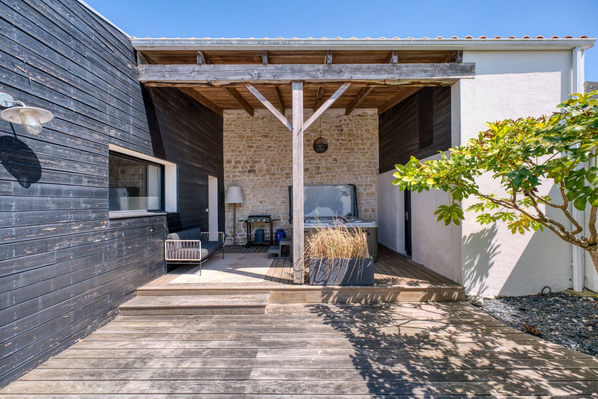prestigious house 5 Rooms for sale on PUILBOREAU (17138)