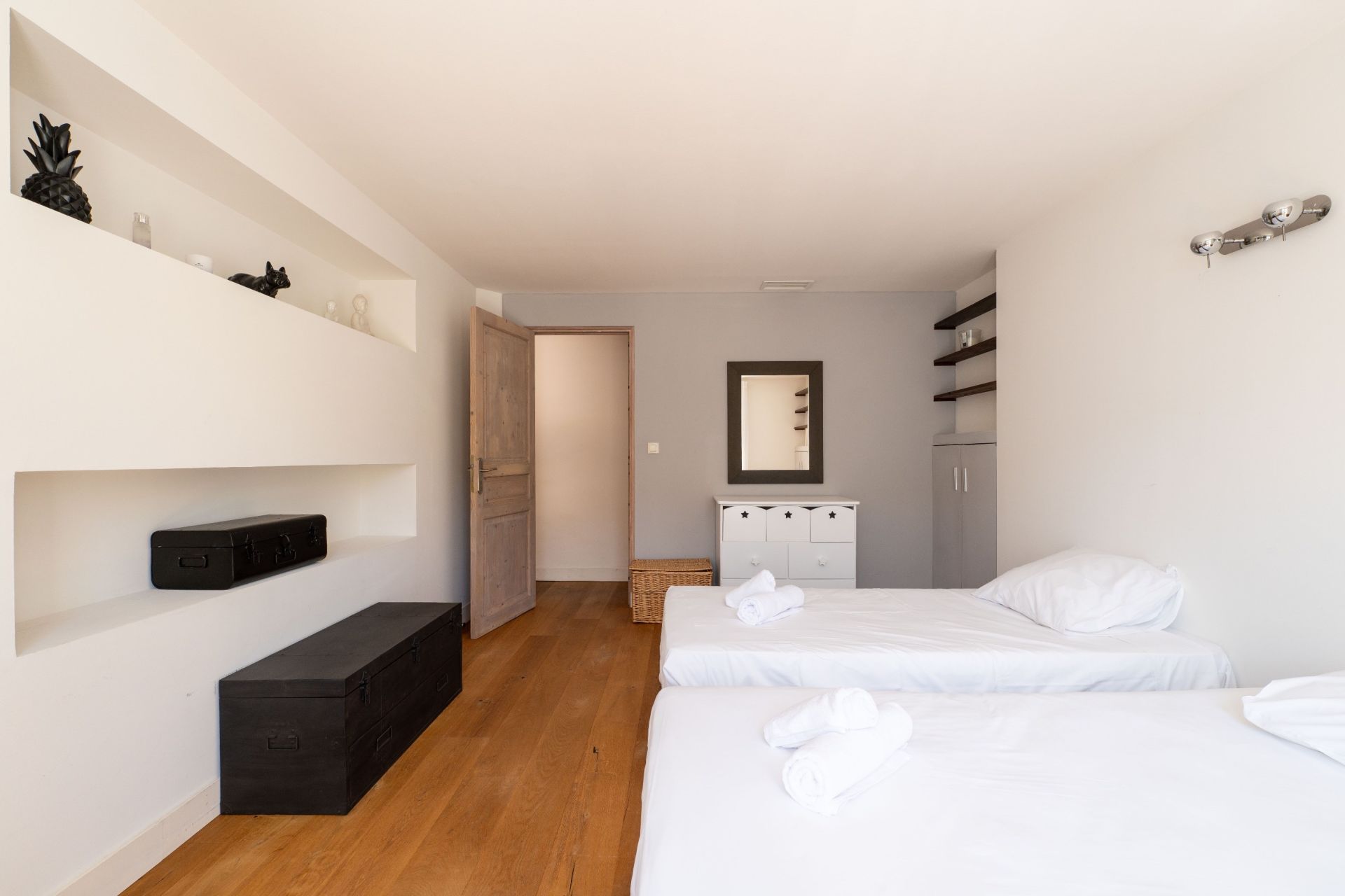 prestigious house 5 Rooms for sale on PUILBOREAU (17138)