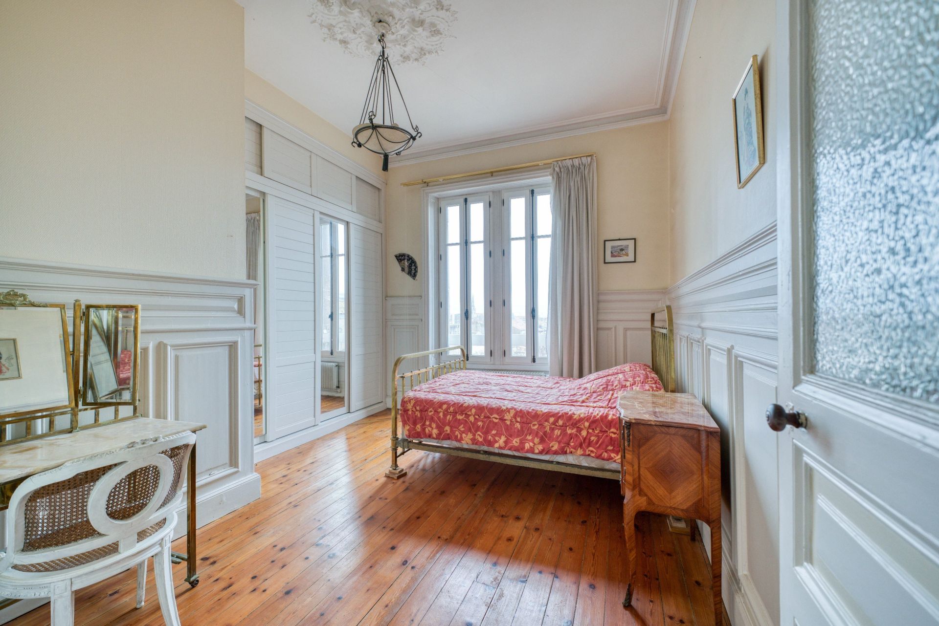 prestigious apartment 4 Rooms for sale on LA ROCHELLE (17000)