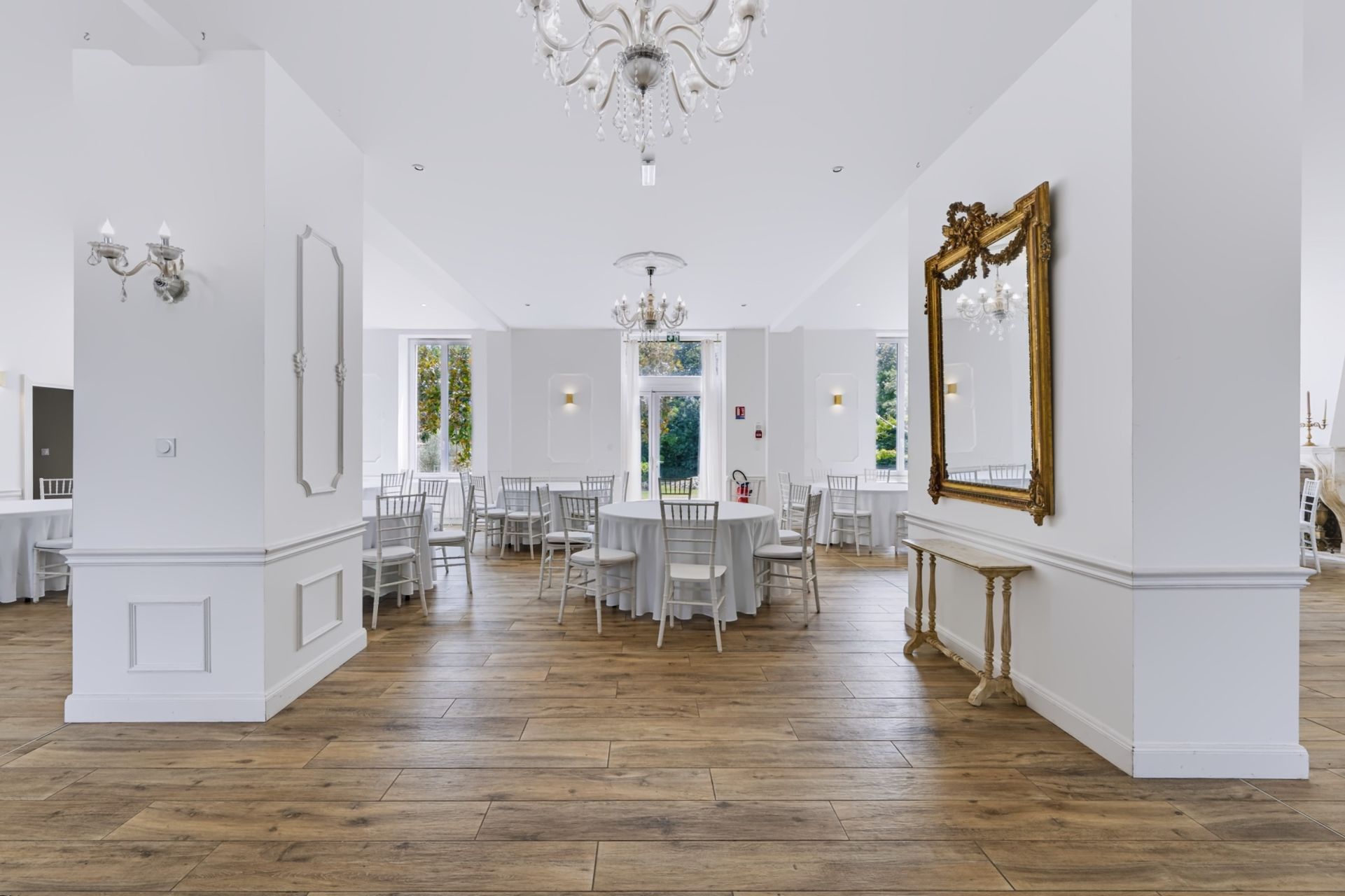 prestigious house 17 Rooms for sale on ST HIPPOLYTE (17430)