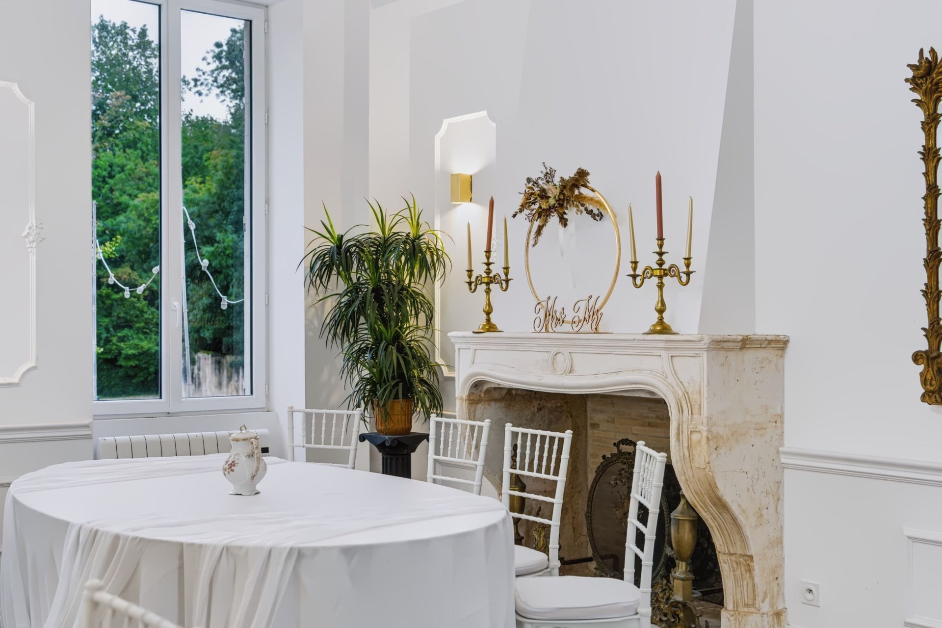 prestigious house 17 Rooms for sale on ST HIPPOLYTE (17430)