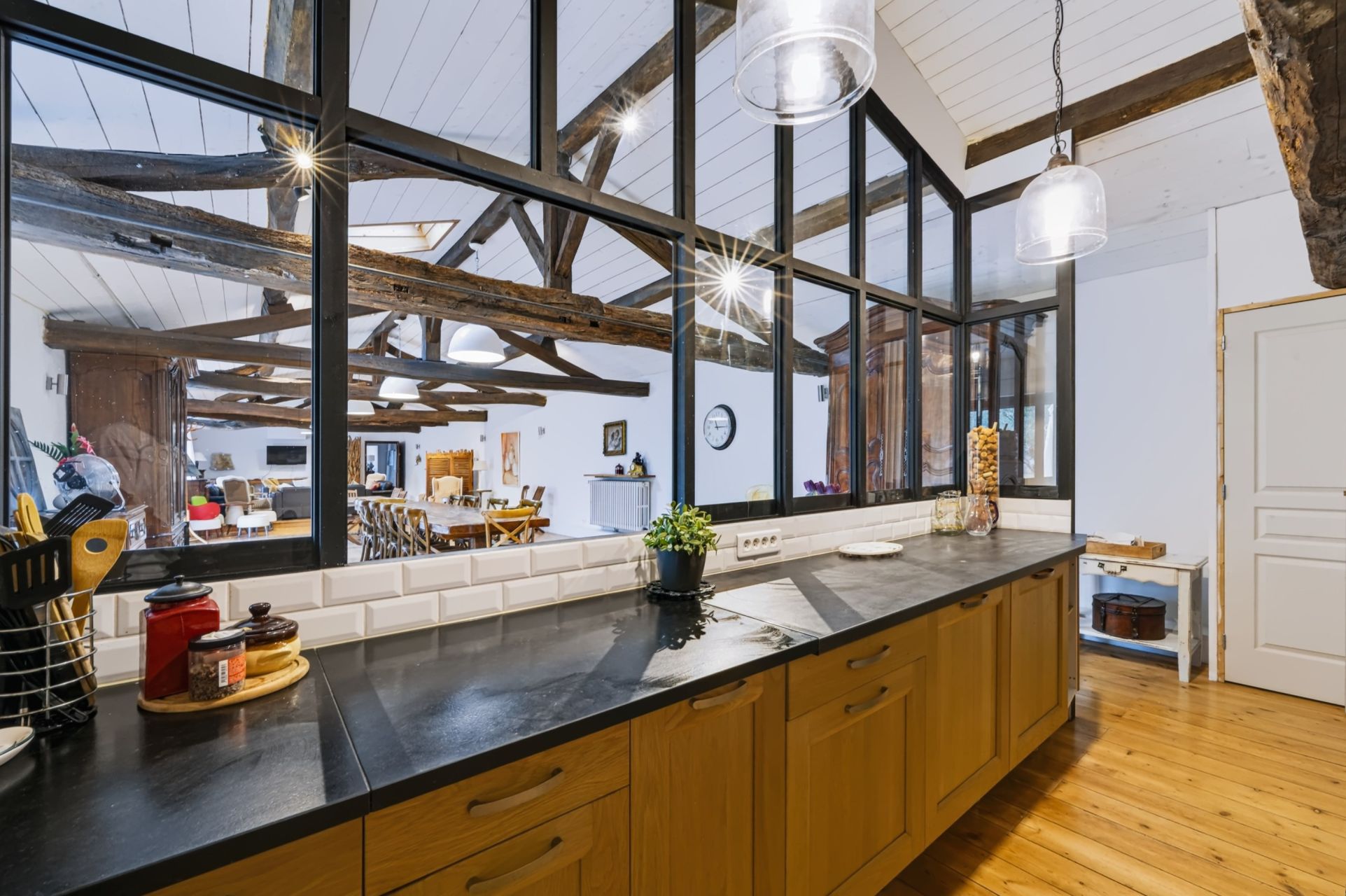 prestigious house 17 Rooms for sale on ST HIPPOLYTE (17430)