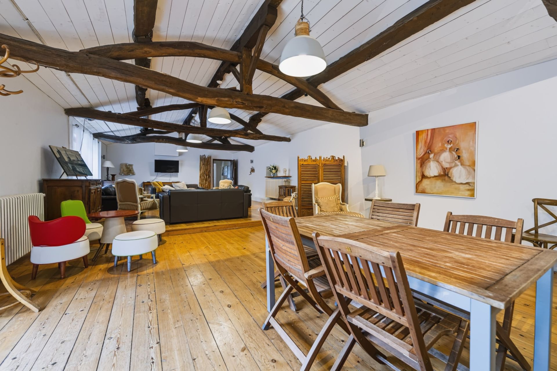 prestigious house 17 Rooms for sale on ST HIPPOLYTE (17430)