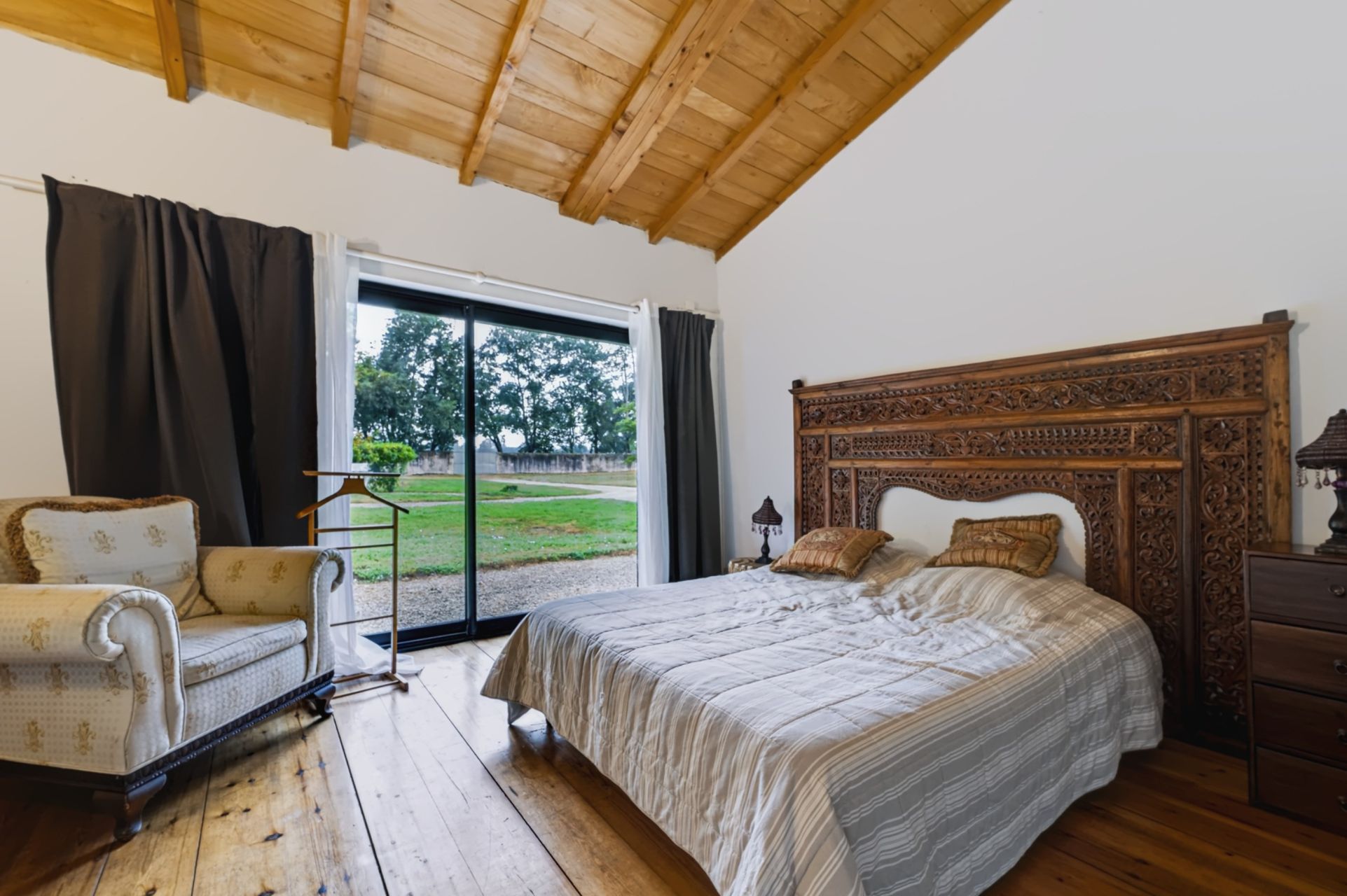 prestigious house 17 Rooms for sale on ST HIPPOLYTE (17430)
