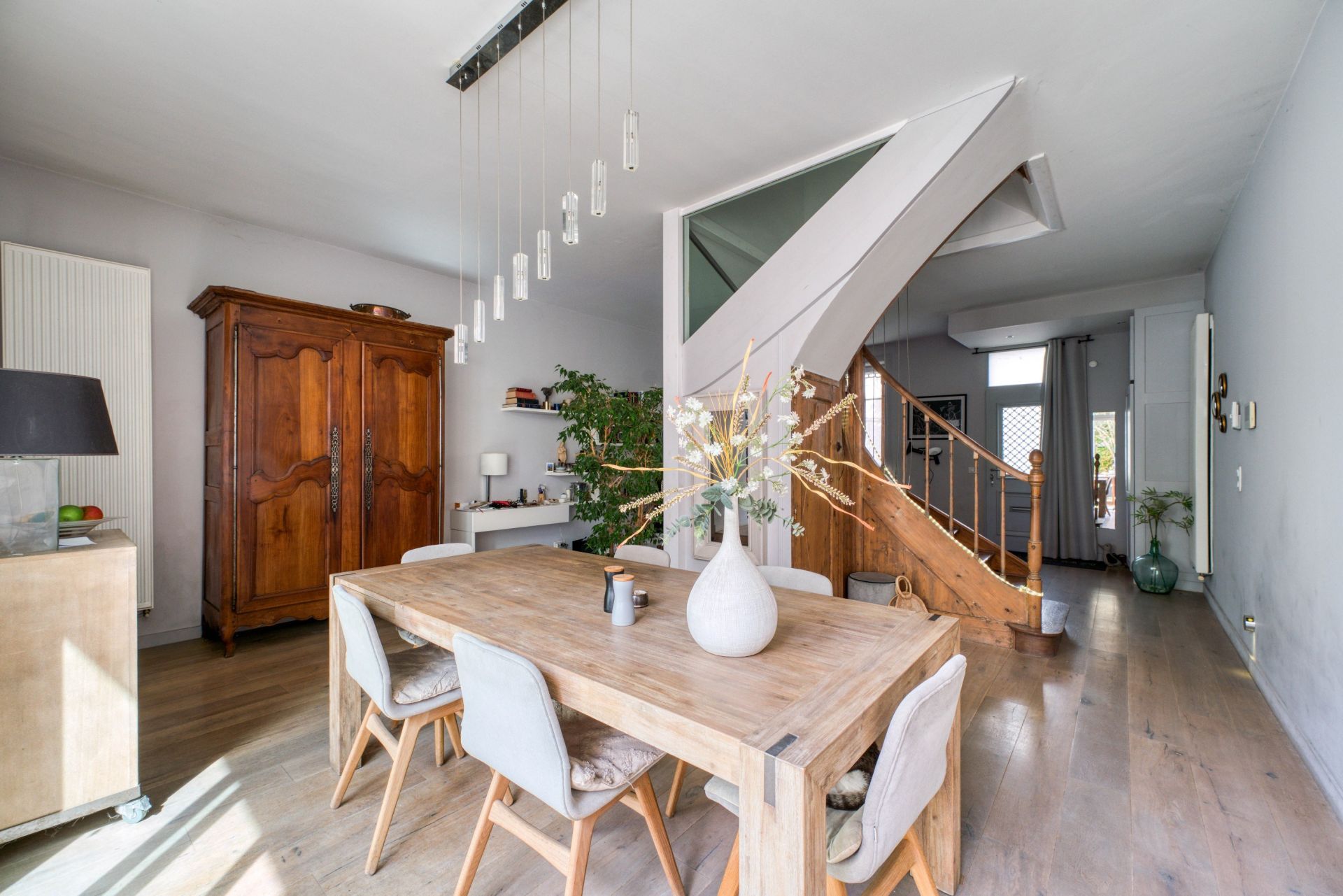 prestigious house 5 Rooms for sale on LA ROCHELLE (17000)