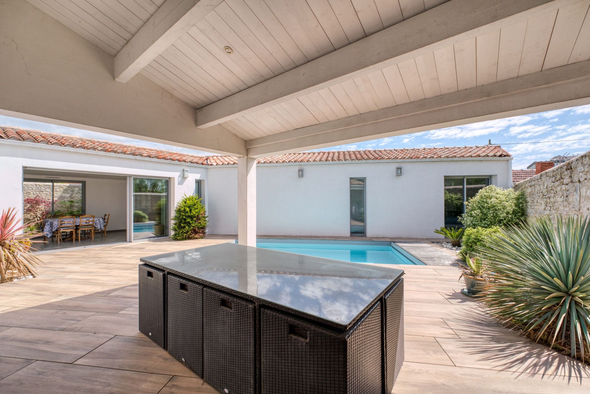 prestigious house 4 Rooms for sale on LA ROCHELLE (17000)