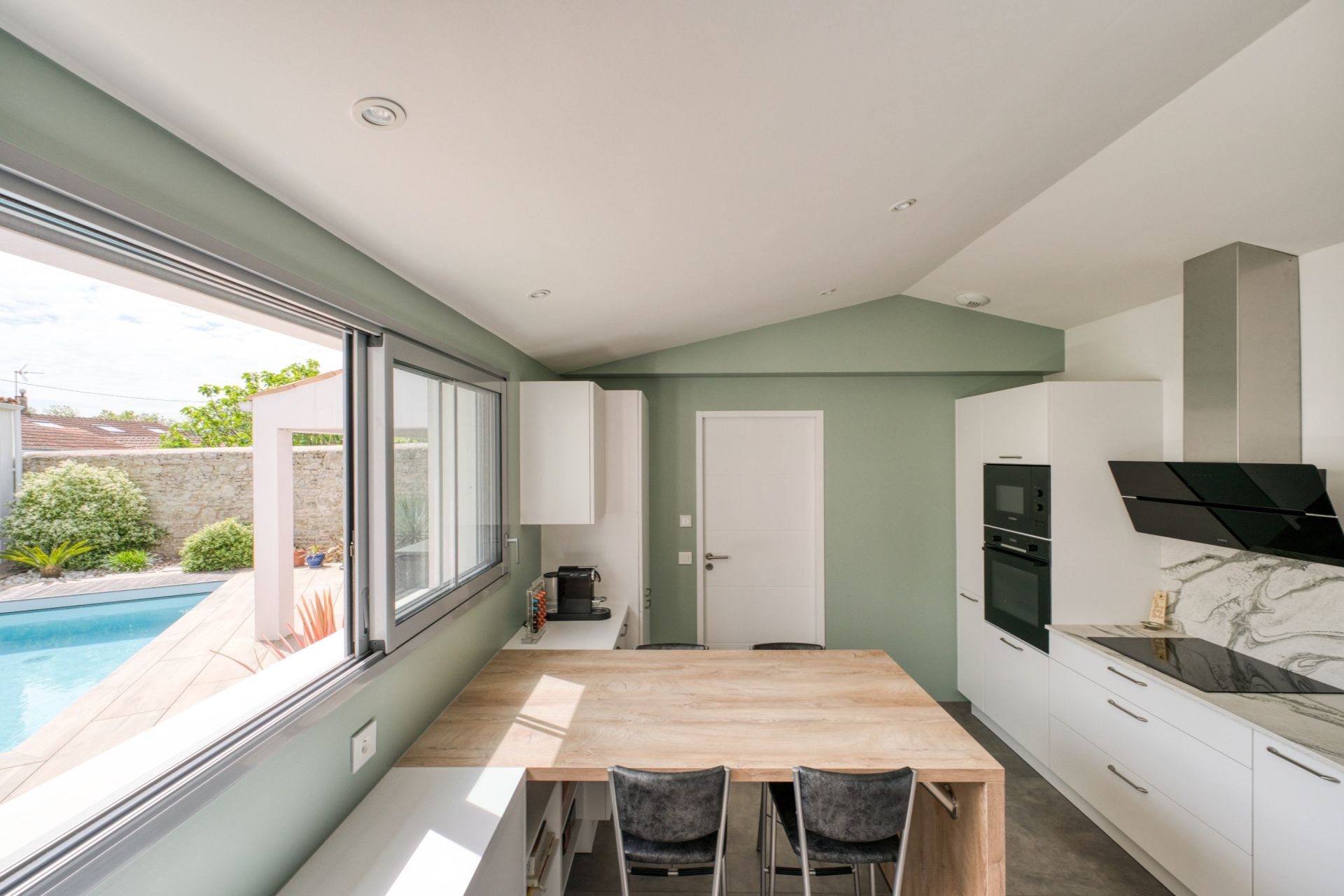prestigious house 4 Rooms for sale on LA ROCHELLE (17000)