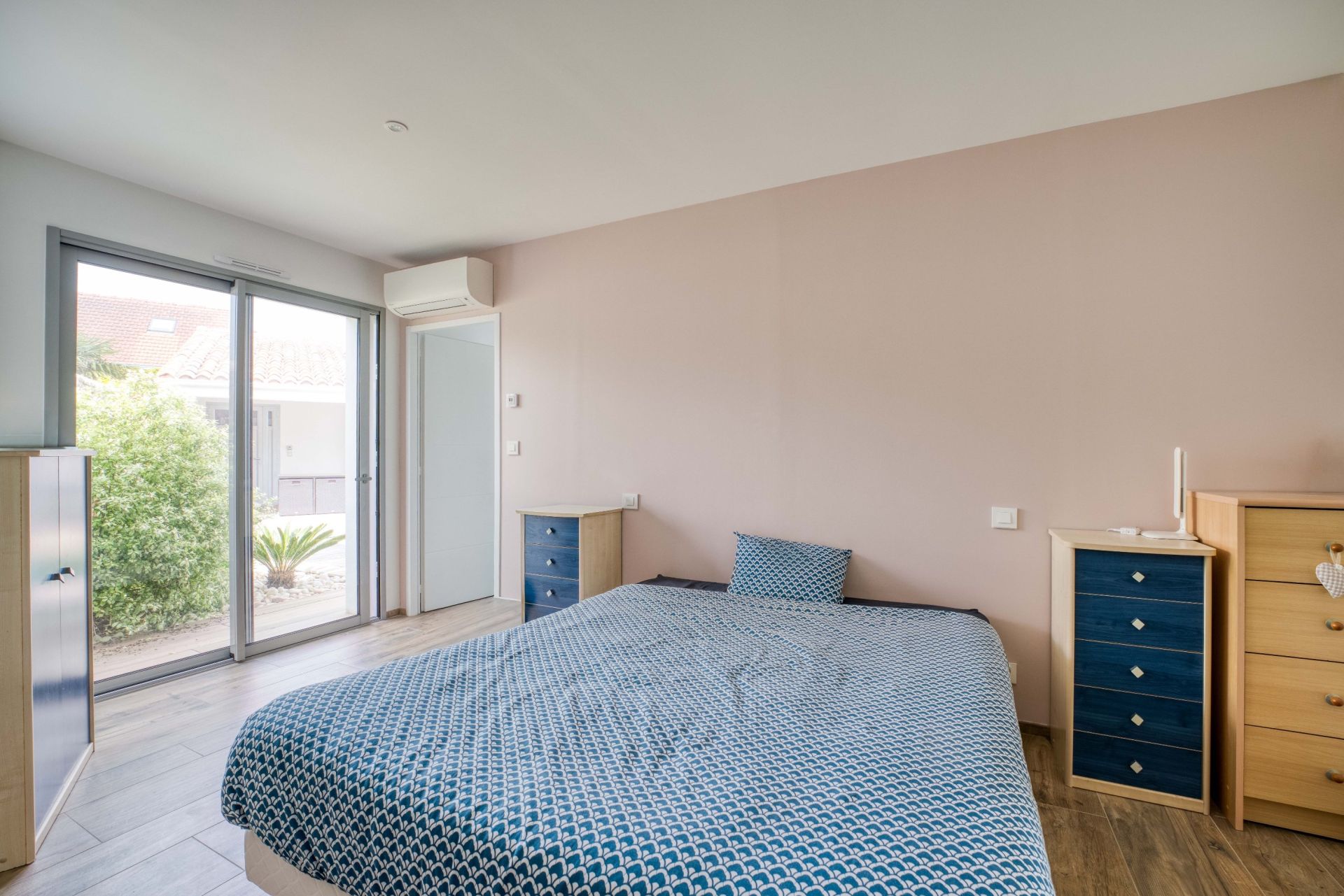 prestigious house 4 Rooms for sale on LA ROCHELLE (17000)