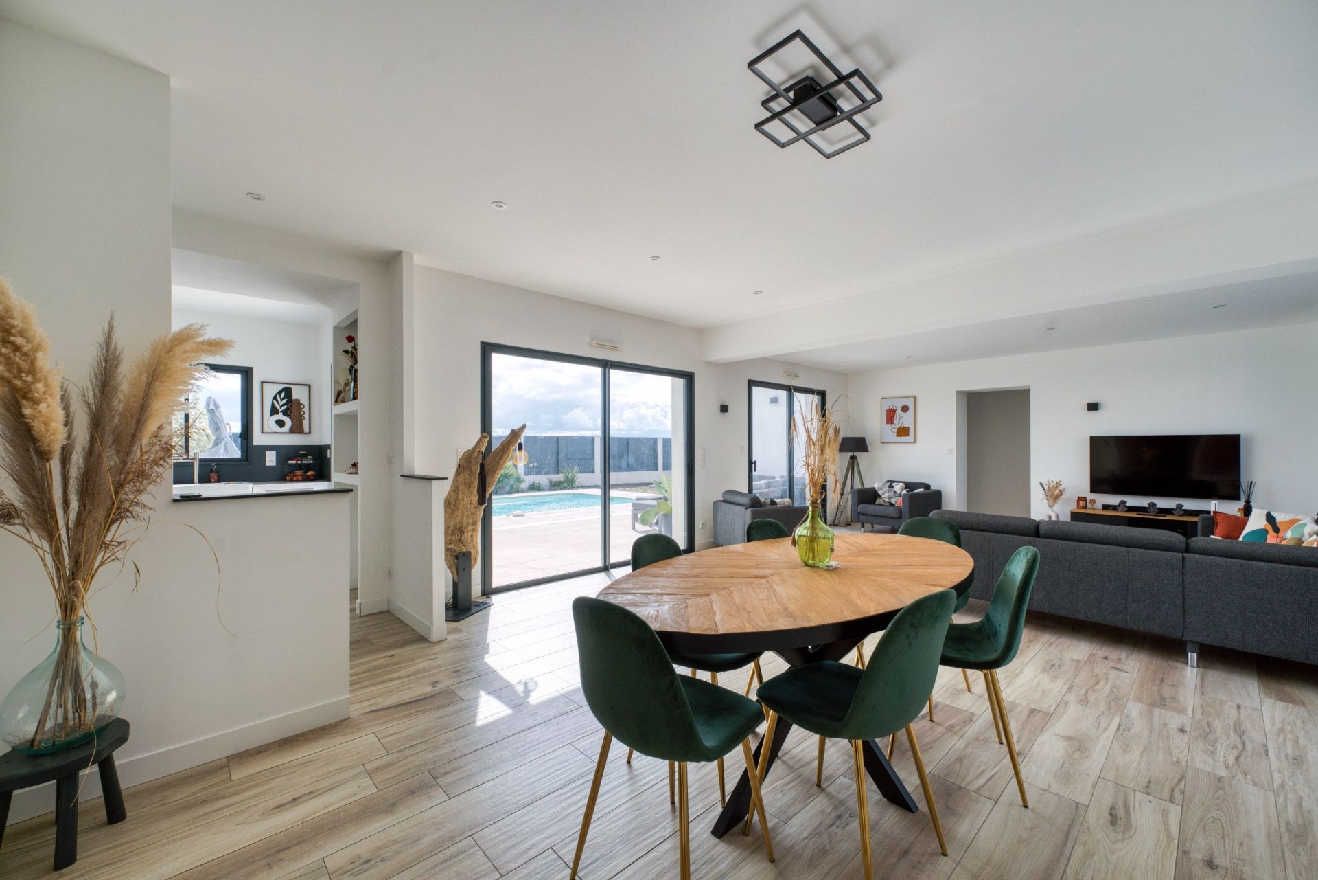 prestigious house 6 Rooms for sale on CROIX CHAPEAU (17220)