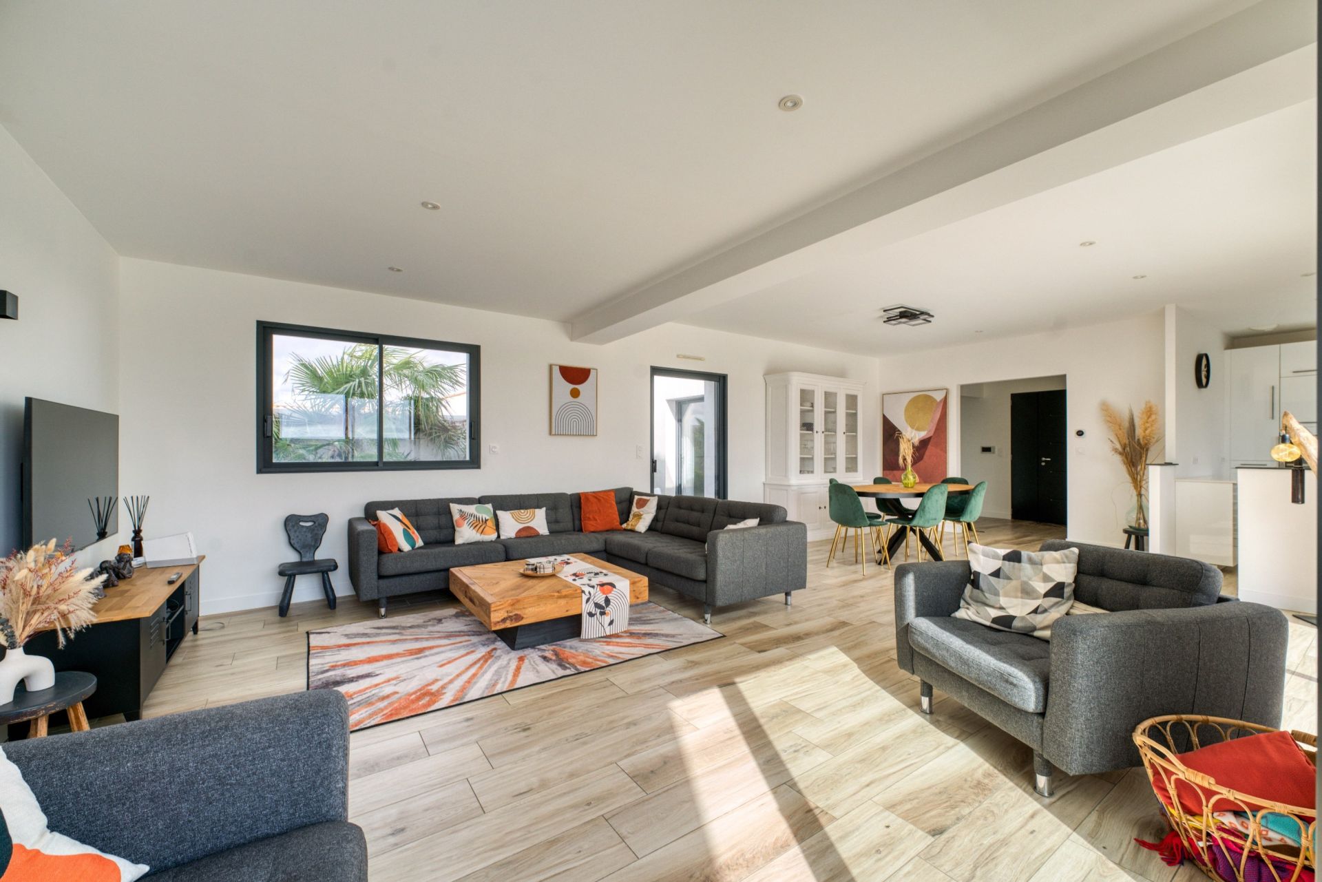 prestigious house 6 Rooms for sale on CROIX CHAPEAU (17220)
