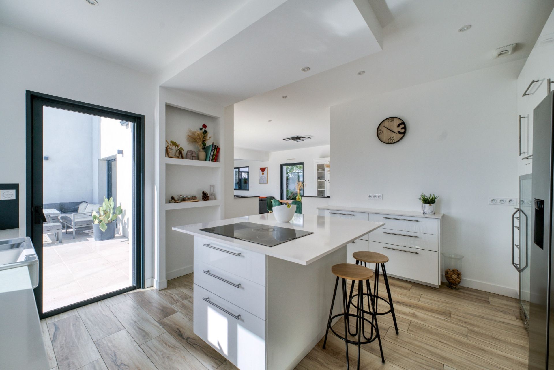 prestigious house 6 Rooms for sale on CROIX CHAPEAU (17220)