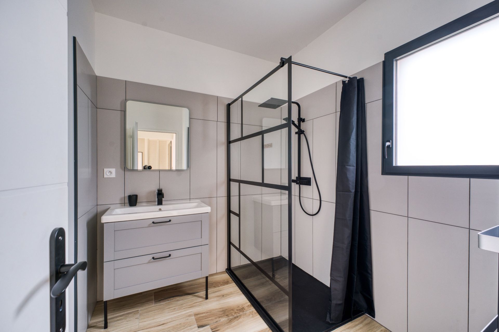 prestigious house 6 Rooms for sale on CROIX CHAPEAU (17220)