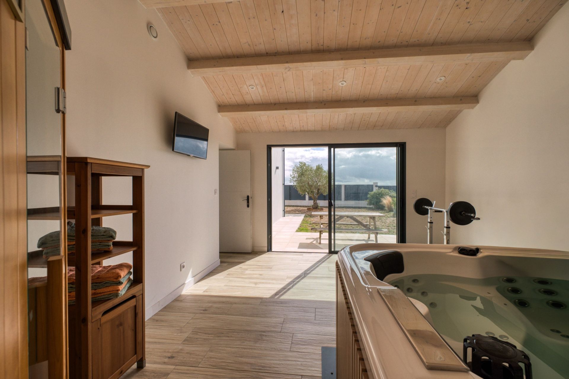 prestigious house 6 Rooms for sale on CROIX CHAPEAU (17220)