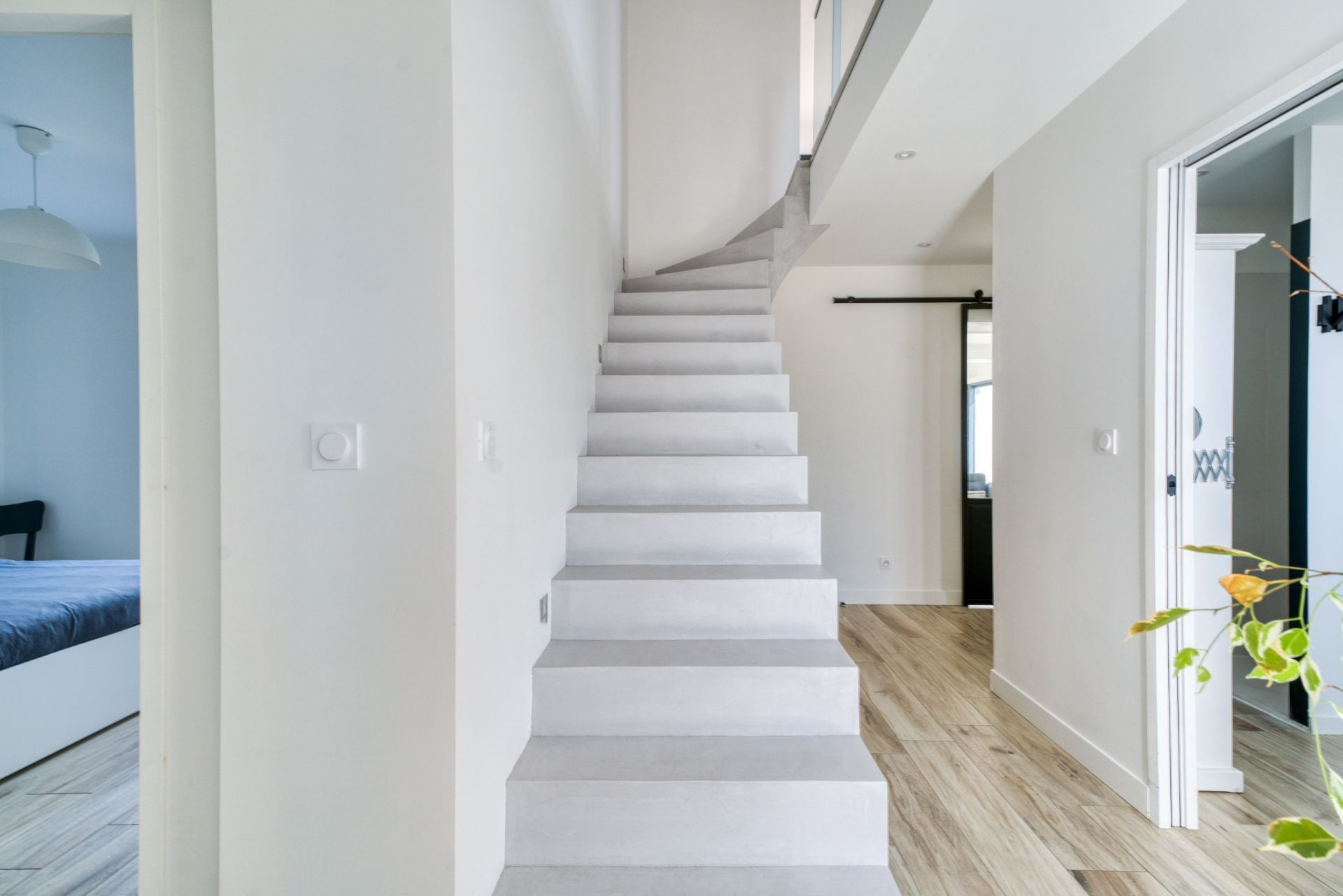 prestigious house 6 Rooms for sale on CROIX CHAPEAU (17220)