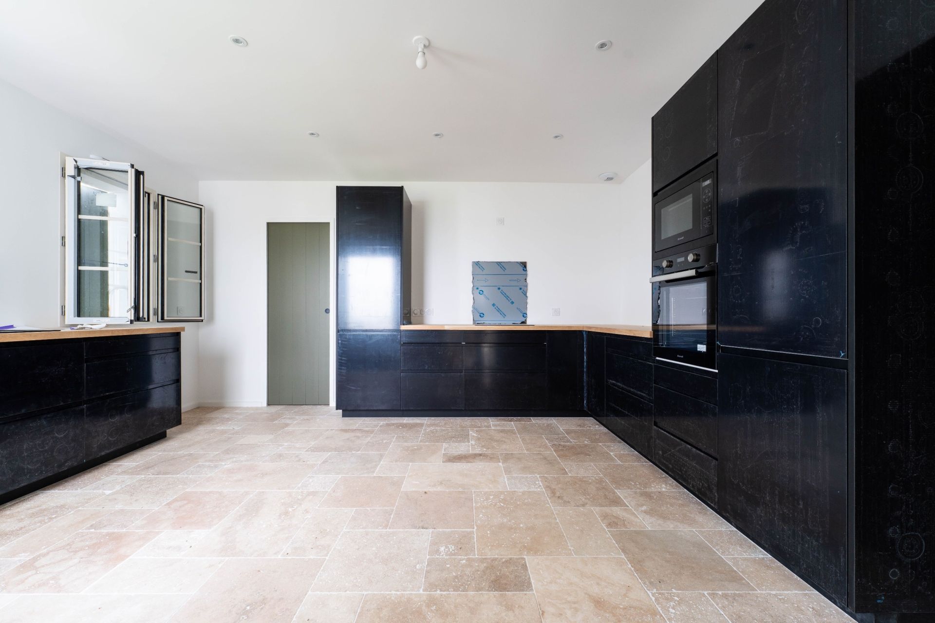 prestigious house 10 Rooms for sale on RIVEDOUX PLAGE (17940)