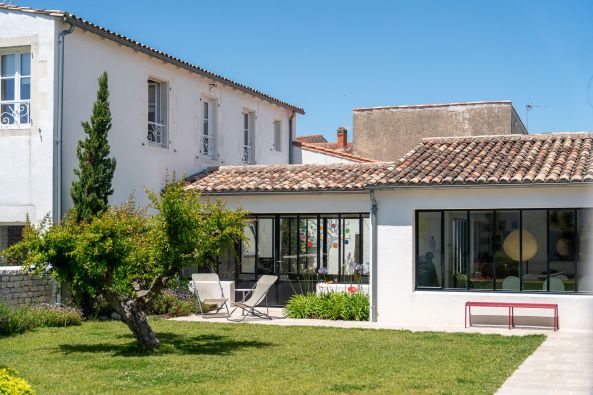Sale Prestigious house Sainte-Marie-de-Ré 7&nbsp;Rooms 320&nbsp;m²