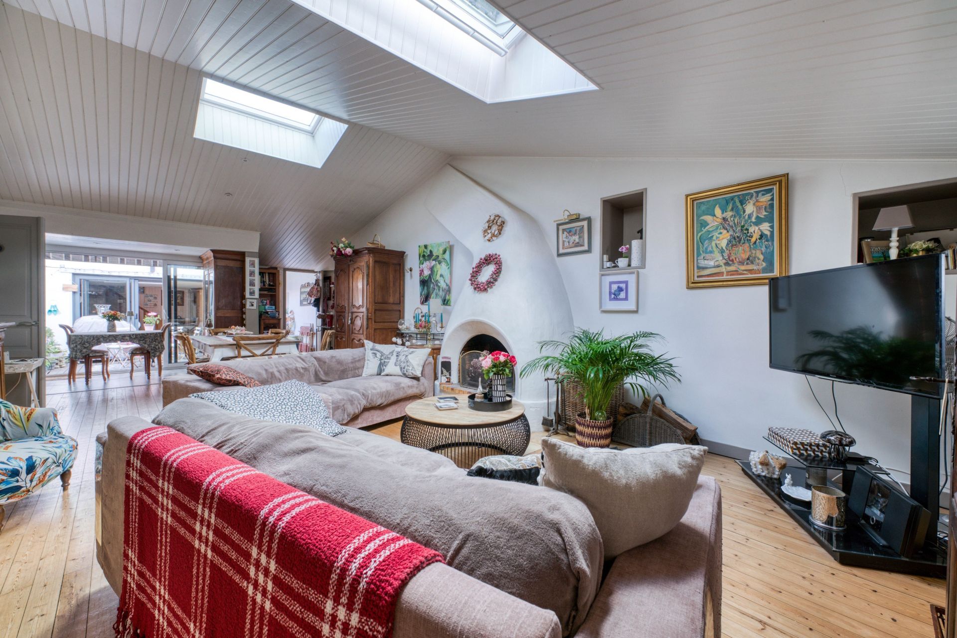 prestigious apartment 6 Rooms for sale on LA ROCHELLE (17000)