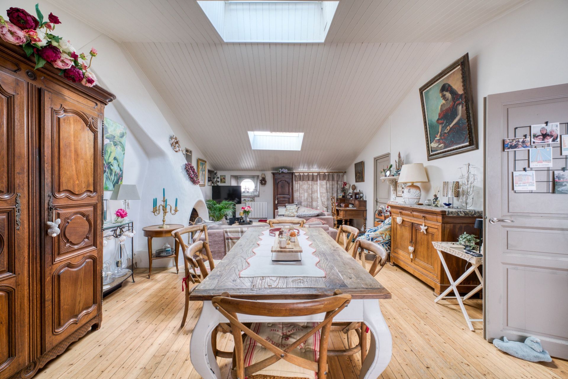 prestigious apartment 6 Rooms for sale on LA ROCHELLE (17000)