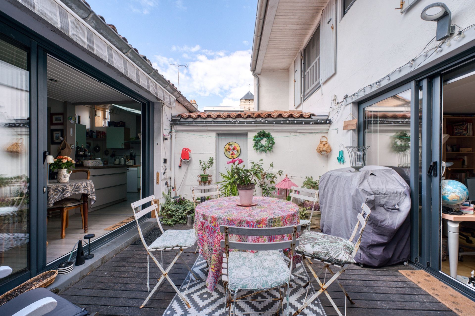prestigious apartment 6 Rooms for sale on LA ROCHELLE (17000)