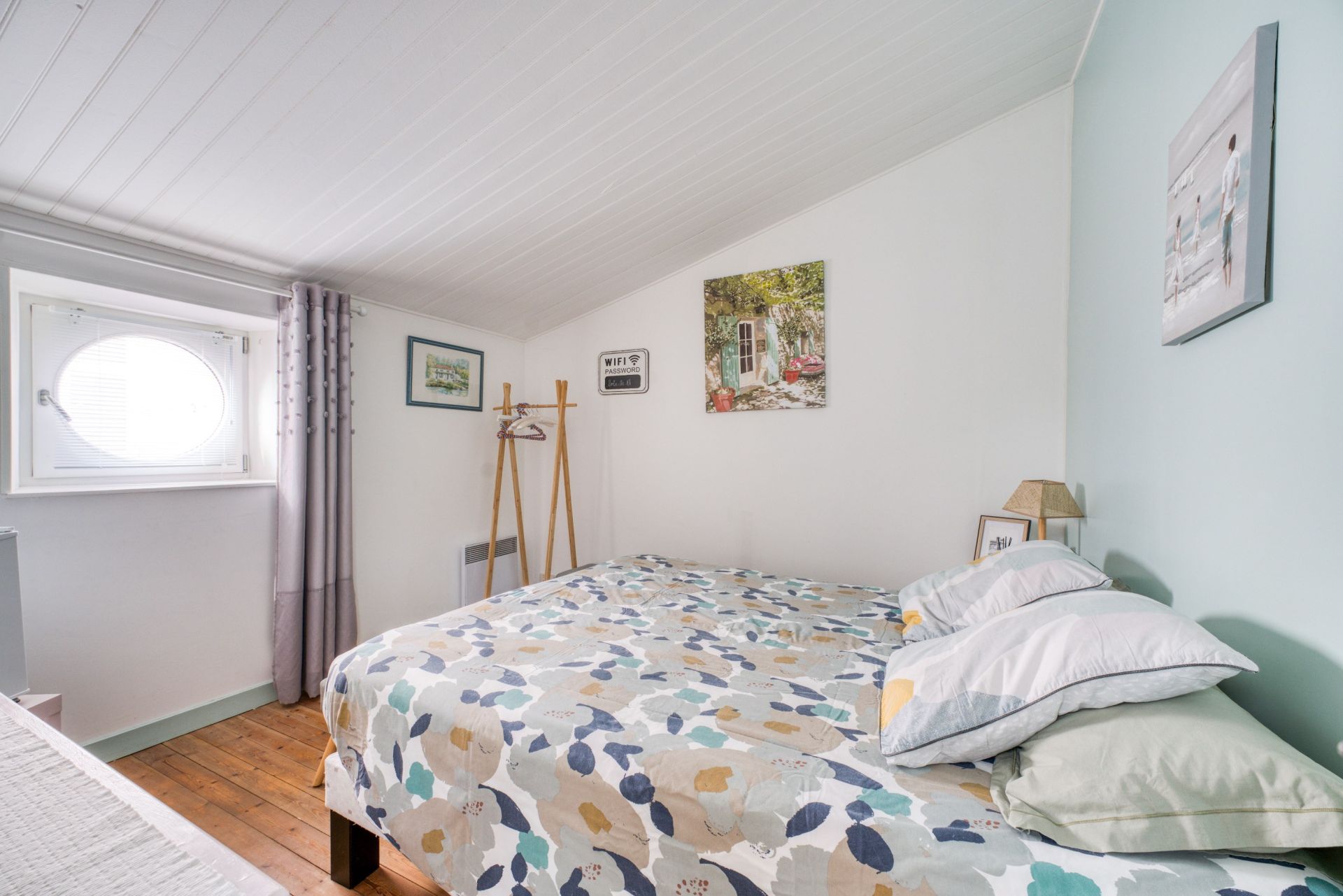 prestigious apartment 6 Rooms for sale on LA ROCHELLE (17000)
