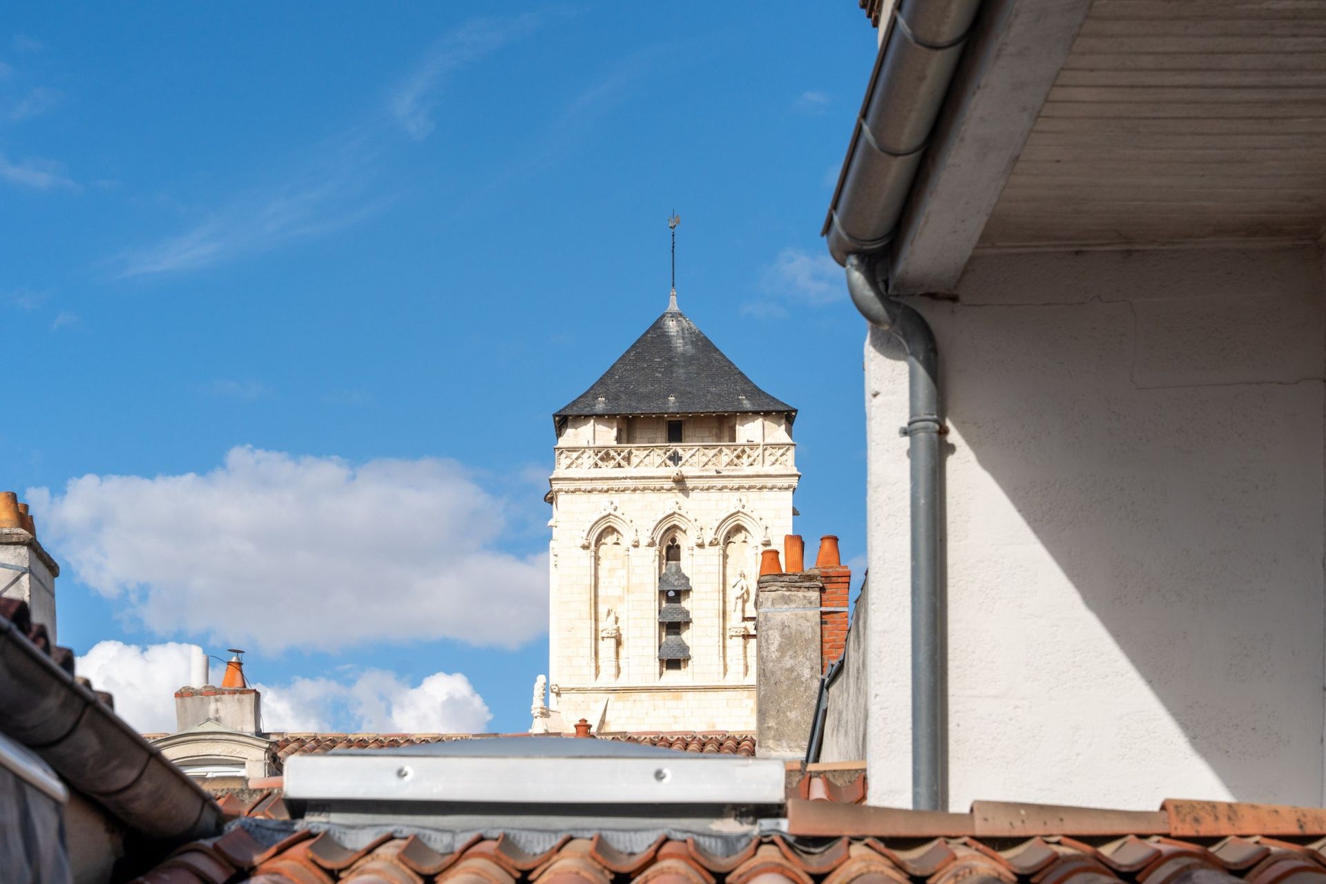 prestigious apartment 6 Rooms for sale on LA ROCHELLE (17000)