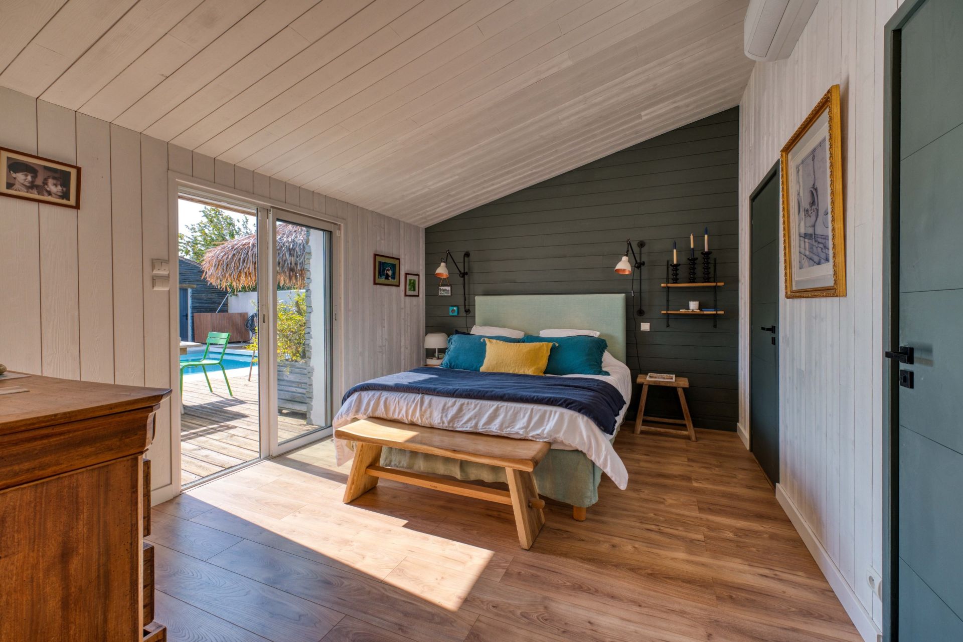 prestigious house 10 Rooms for sale on RIVEDOUX PLAGE (17940)