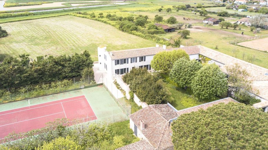 propriété de prestige 16 Pièces en vente sur LOIX (17111)