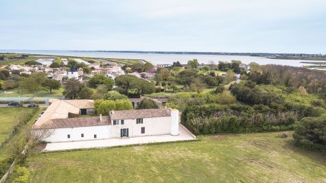 Vente Propriété de prestige Loix 16&nbsp;Pièces 422&nbsp;m²
