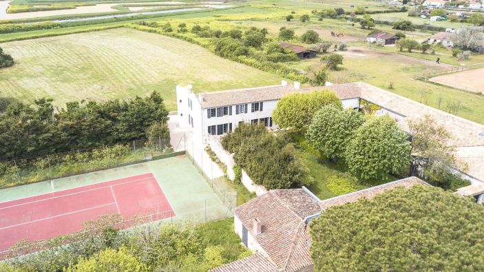Vente Propriété de prestige Loix 16&nbsp;Pièces 422&nbsp;m²