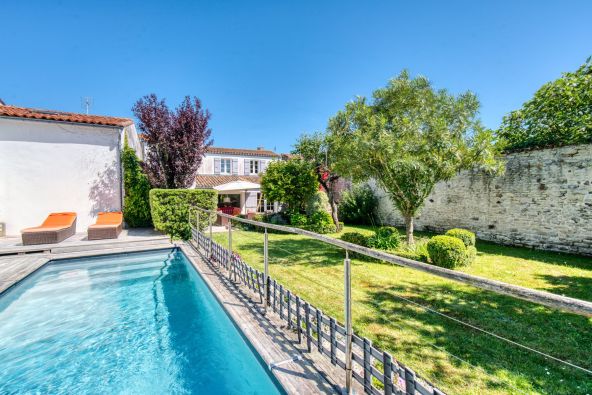 Sale Prestigious house Saint-Martin-de-Ré 6 Rooms 202 m²