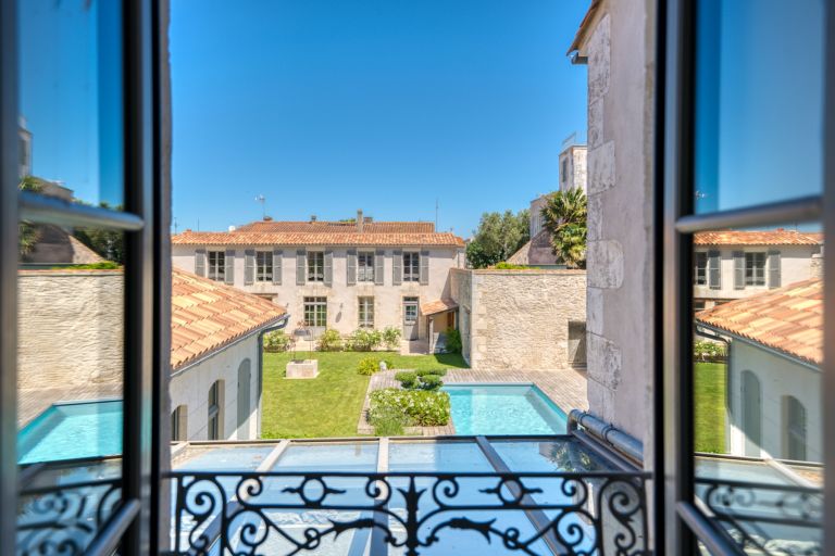 prestigious host house 14 Rooms for sale on ST MARTIN DE RE (17410)